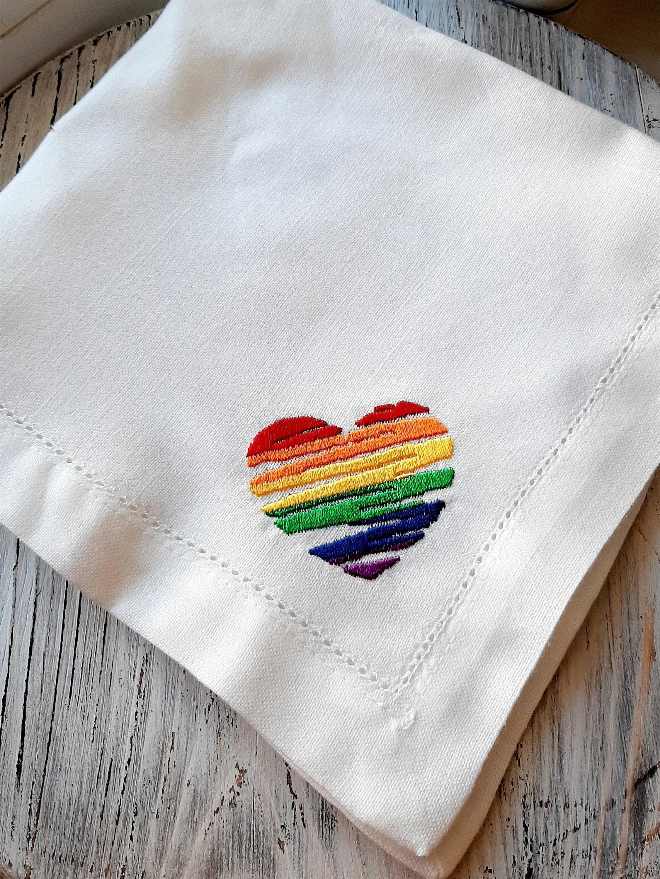 #015 | Rainbow-colored heart | Linen napkins