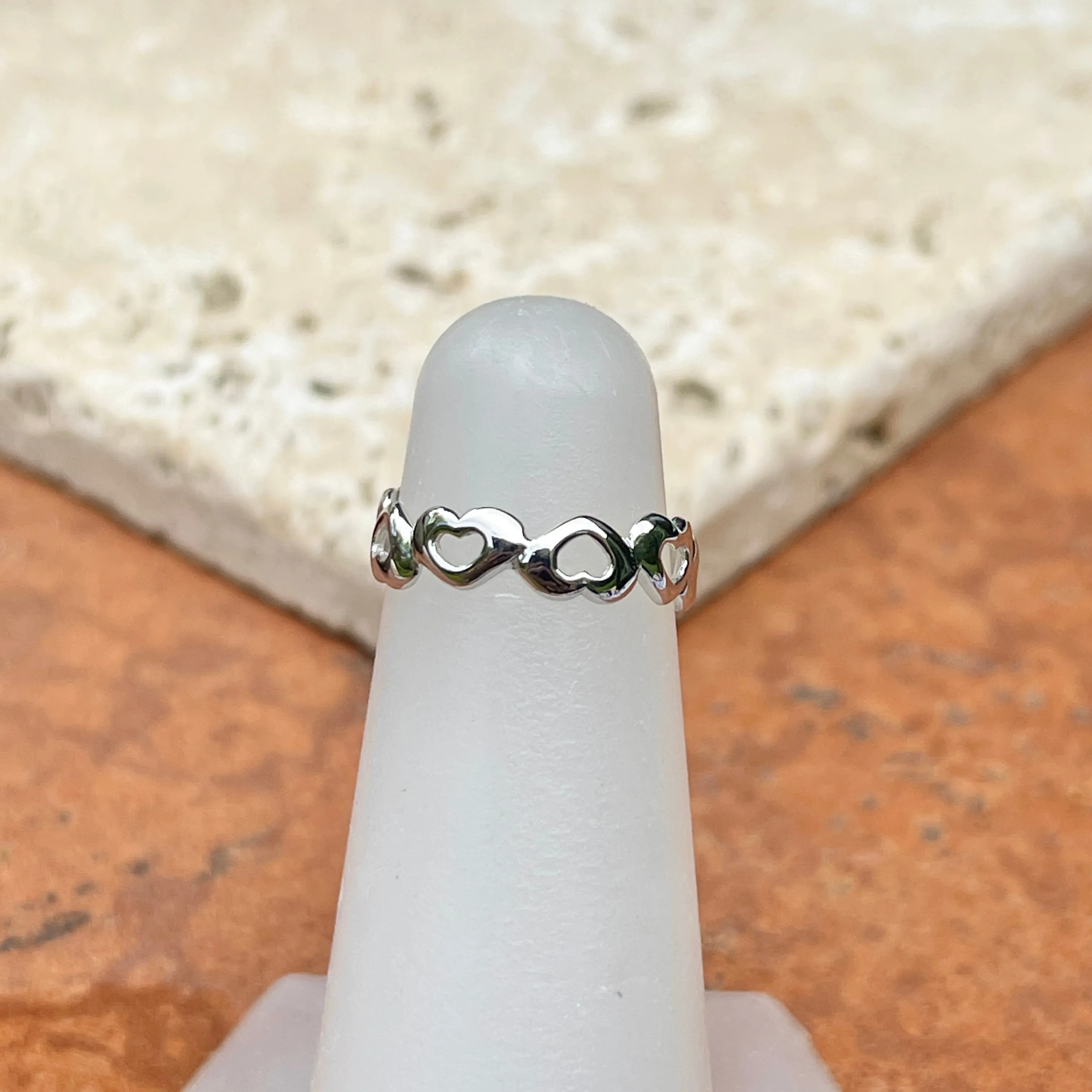 14KT White Gold Hearts Design Toe Ring