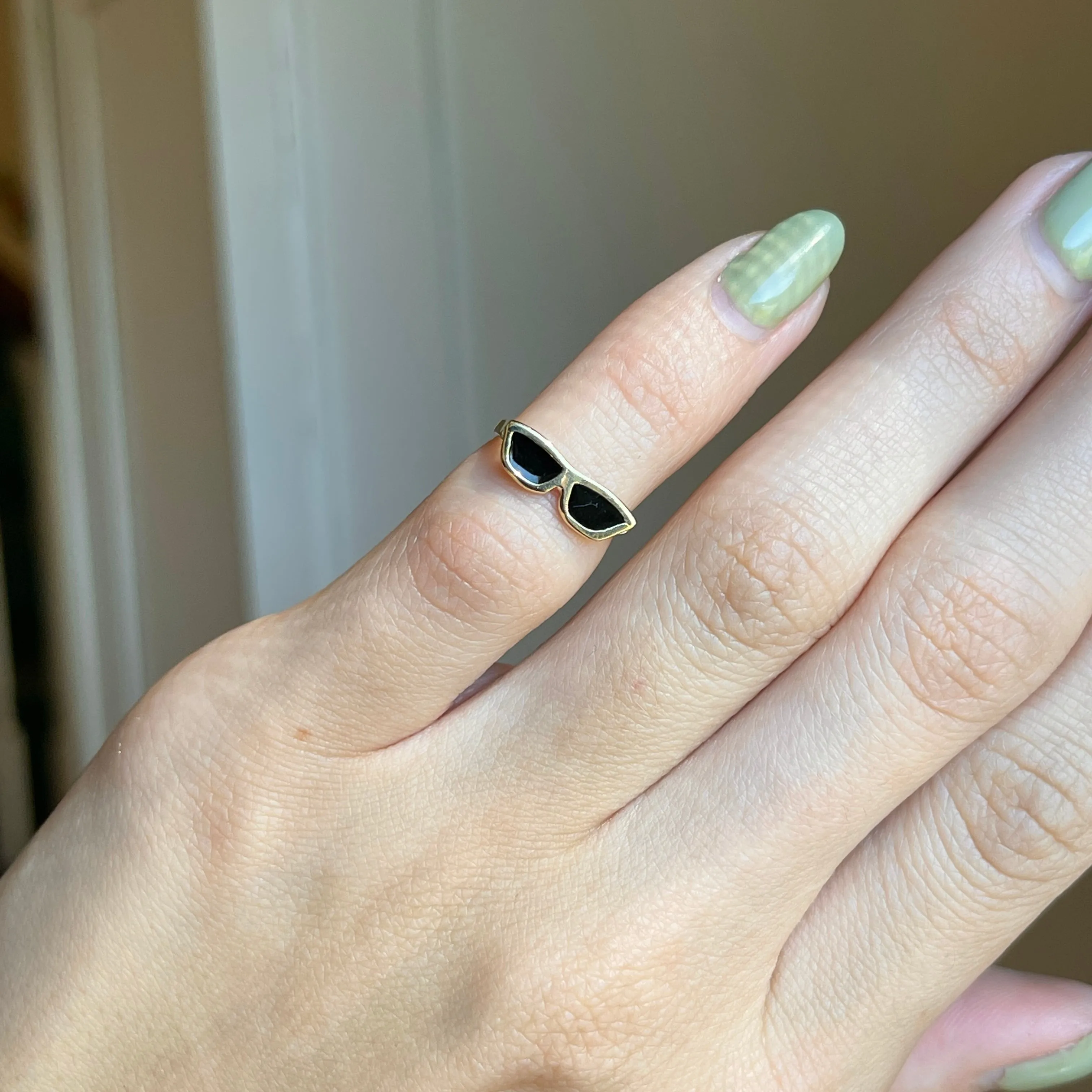 14KT Yellow Gold Black Enamel Sunglasses Toe Ring
