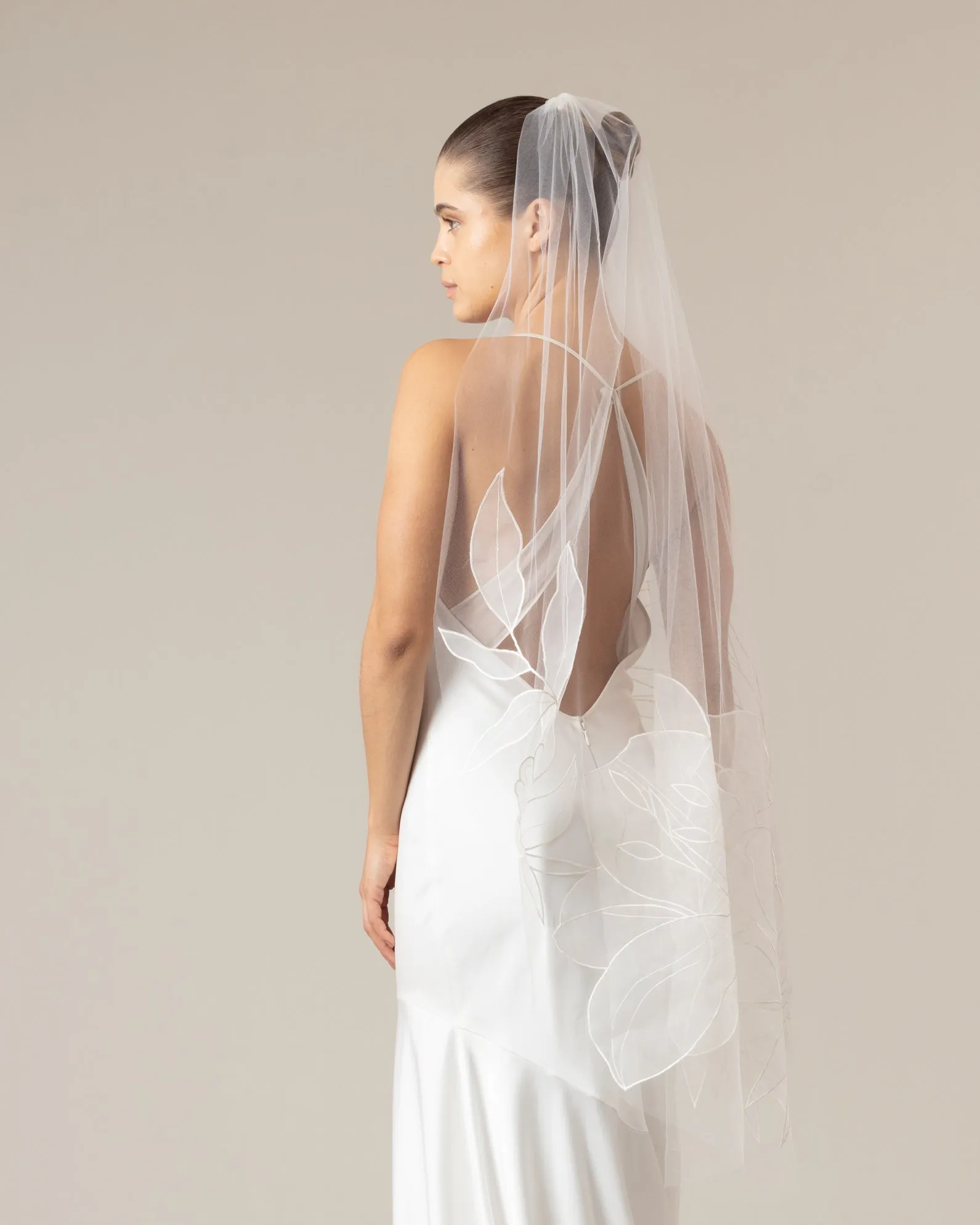 BOSQUE ORGANZA EMBROIDERY FINGERTIP VEIL