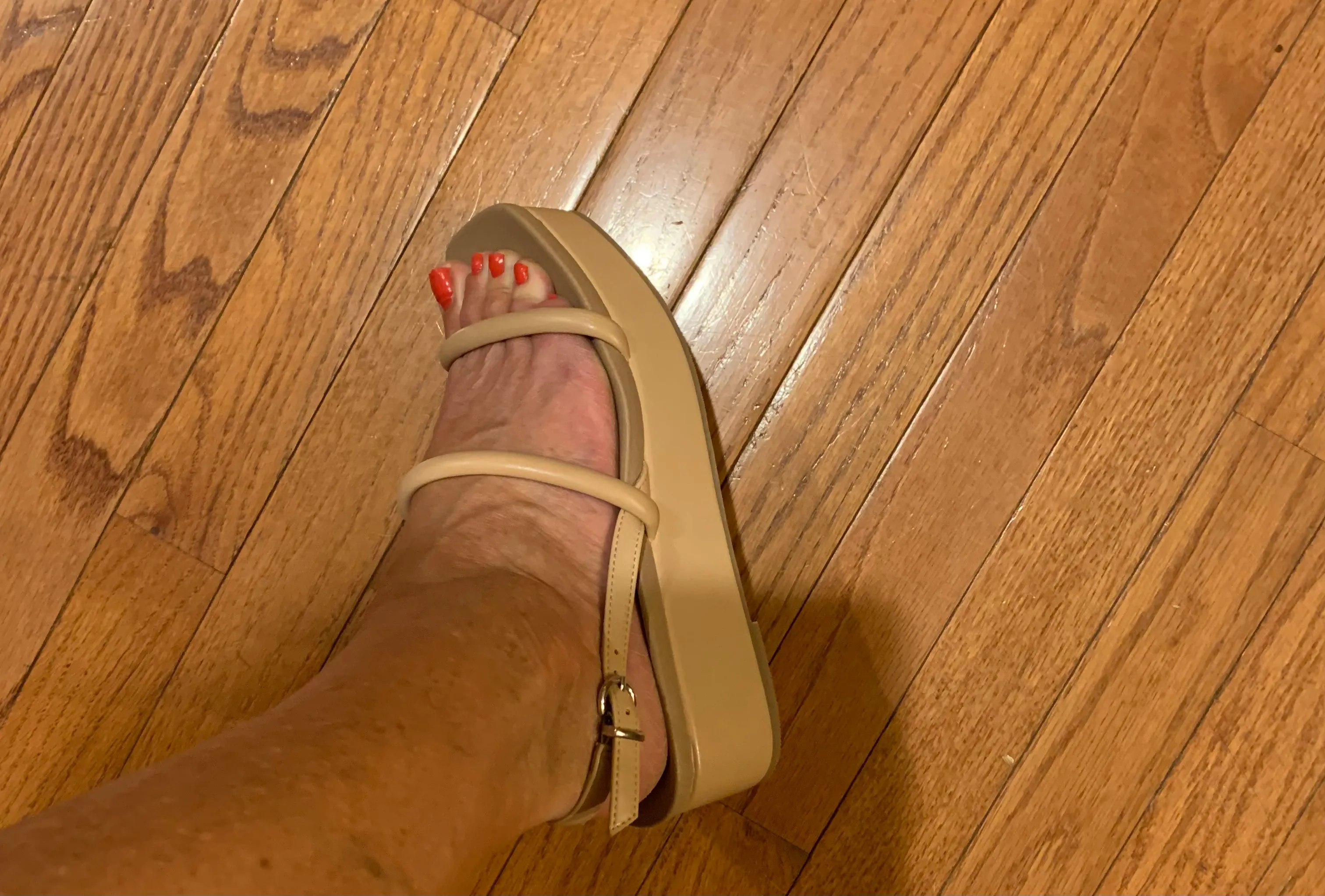 Chinese Laundry Skippy Sandal (Head to Toe Fashion)