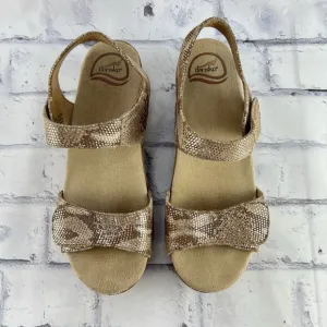 Dansko Sonnet Sandal Women’s 39 ( US 8.5 - 9 ) Metallic Snake Print Slingback