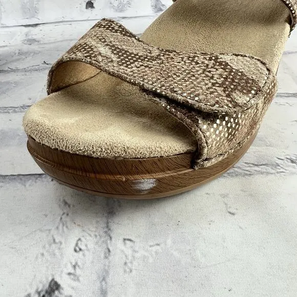 Dansko Sonnet Sandal Women’s 39 ( US 8.5 - 9 ) Metallic Snake Print Slingback