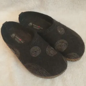HafLinger Pure New Wool Rubber Soled Grey Clog 39