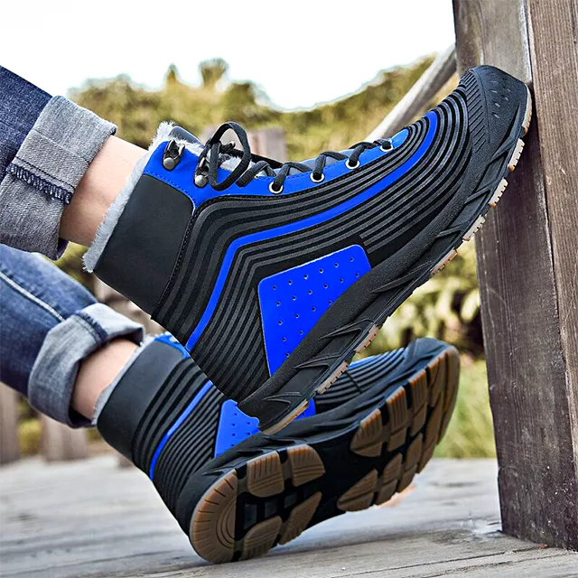 HOT TRAINERS