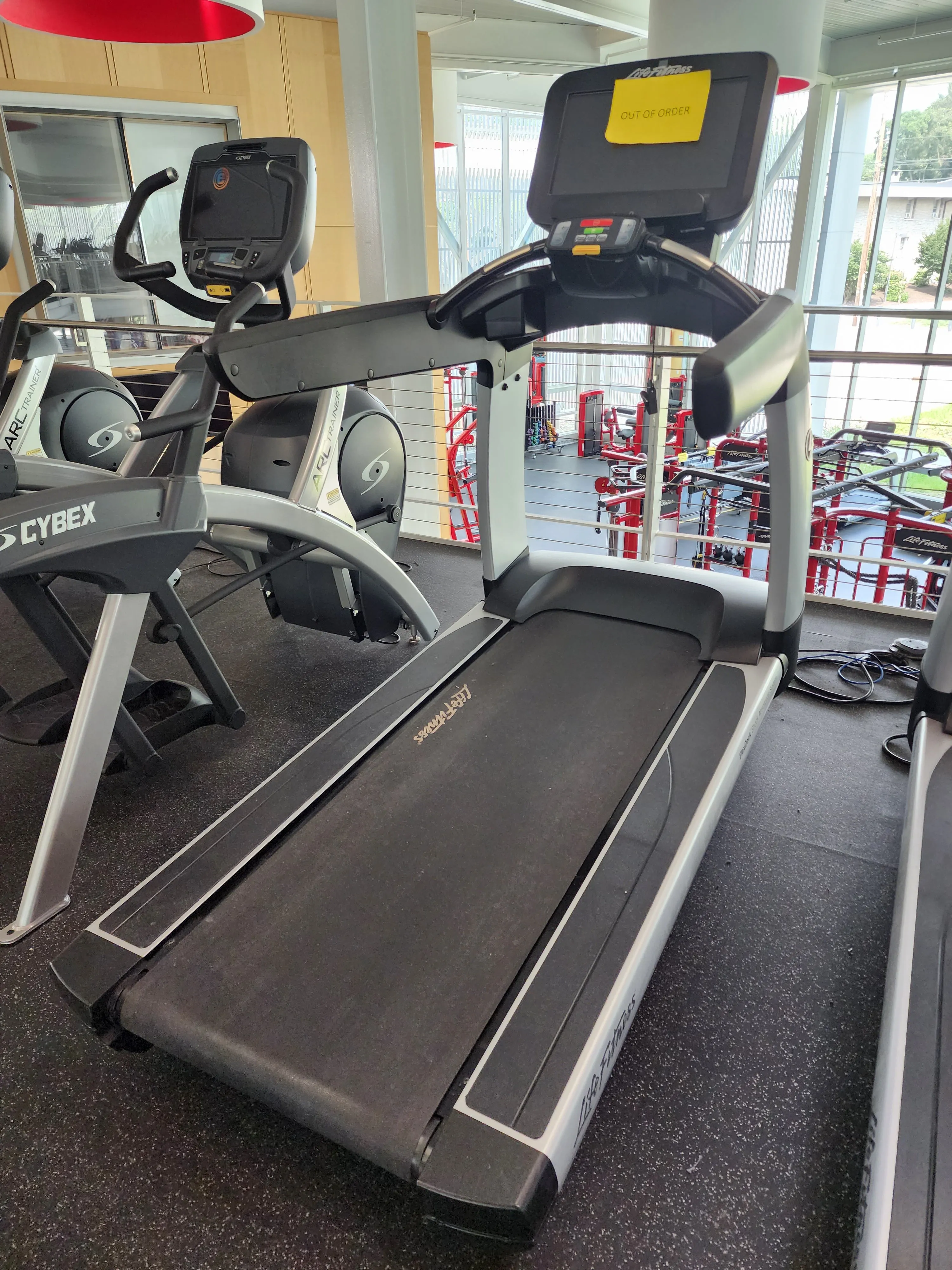 Life Fitness Discover SE3 95T Treadmill Elevation