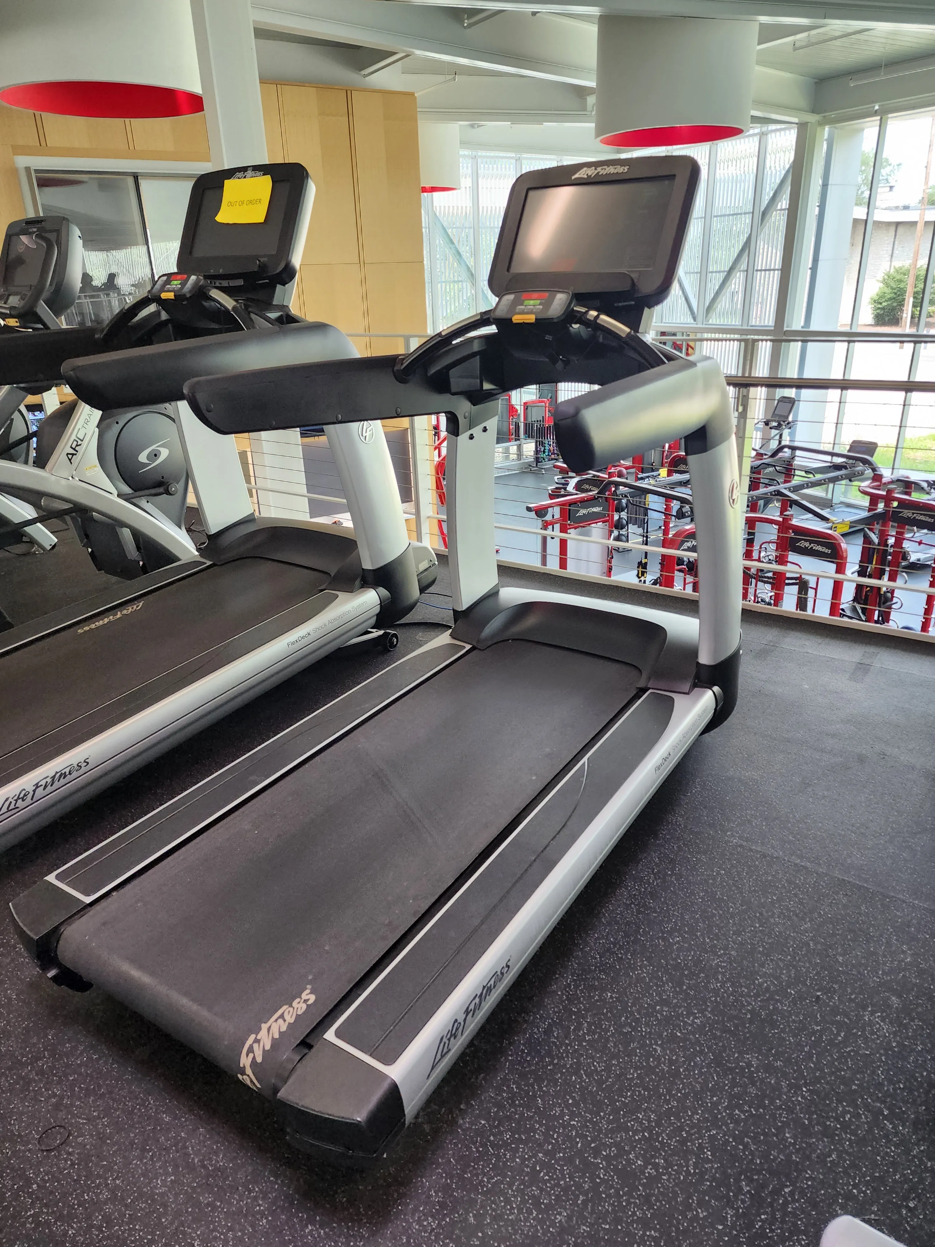 Life Fitness Discover SE3 95T Treadmill Elevation