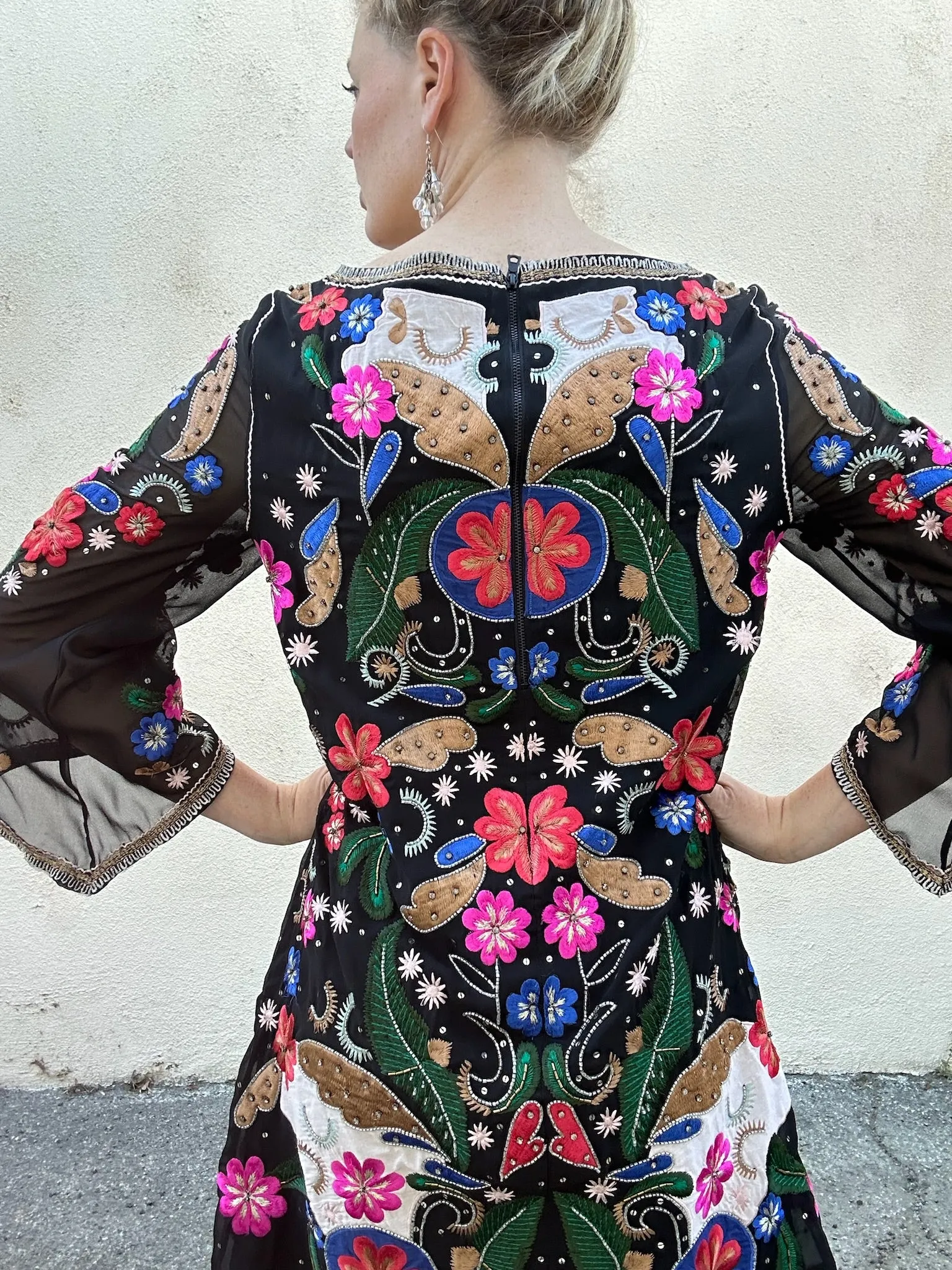 NWT Alice   Olivia Embroidered/Beaded Mini Gown