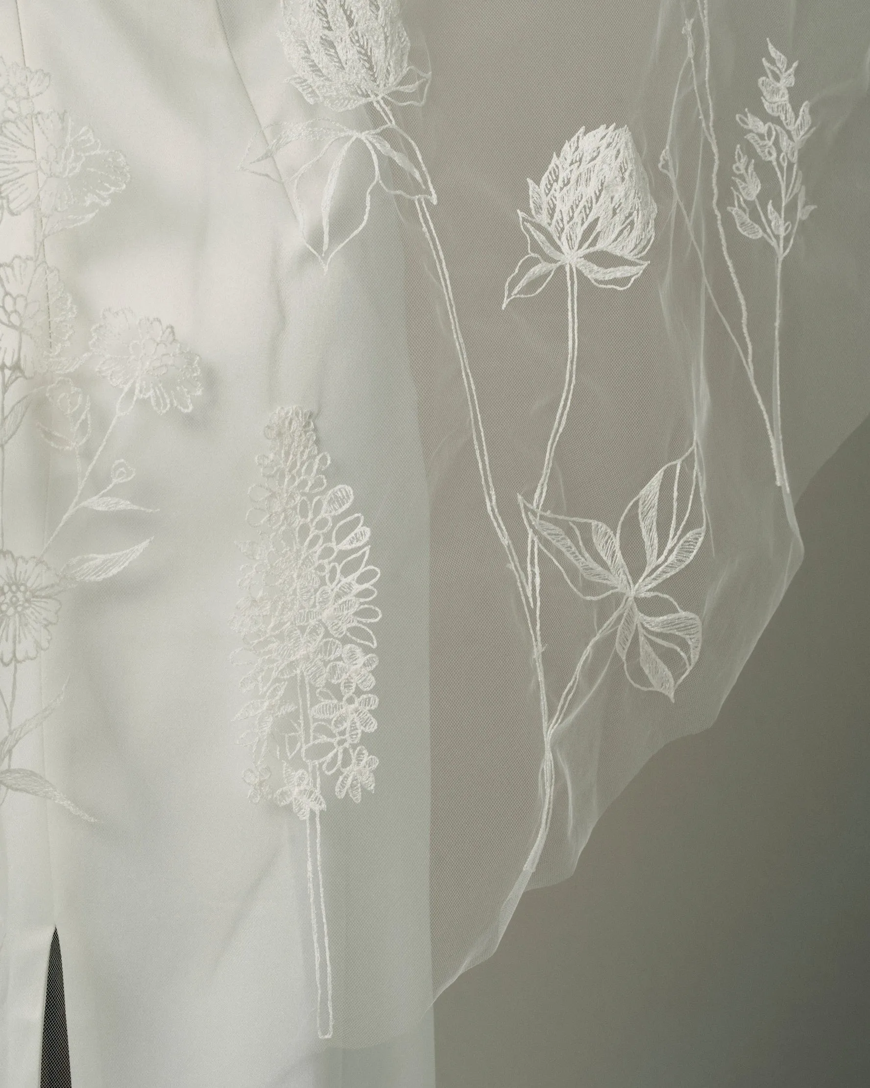 RTS.- MEADOW WILDFLOWERS EMBROIDERED VEIL