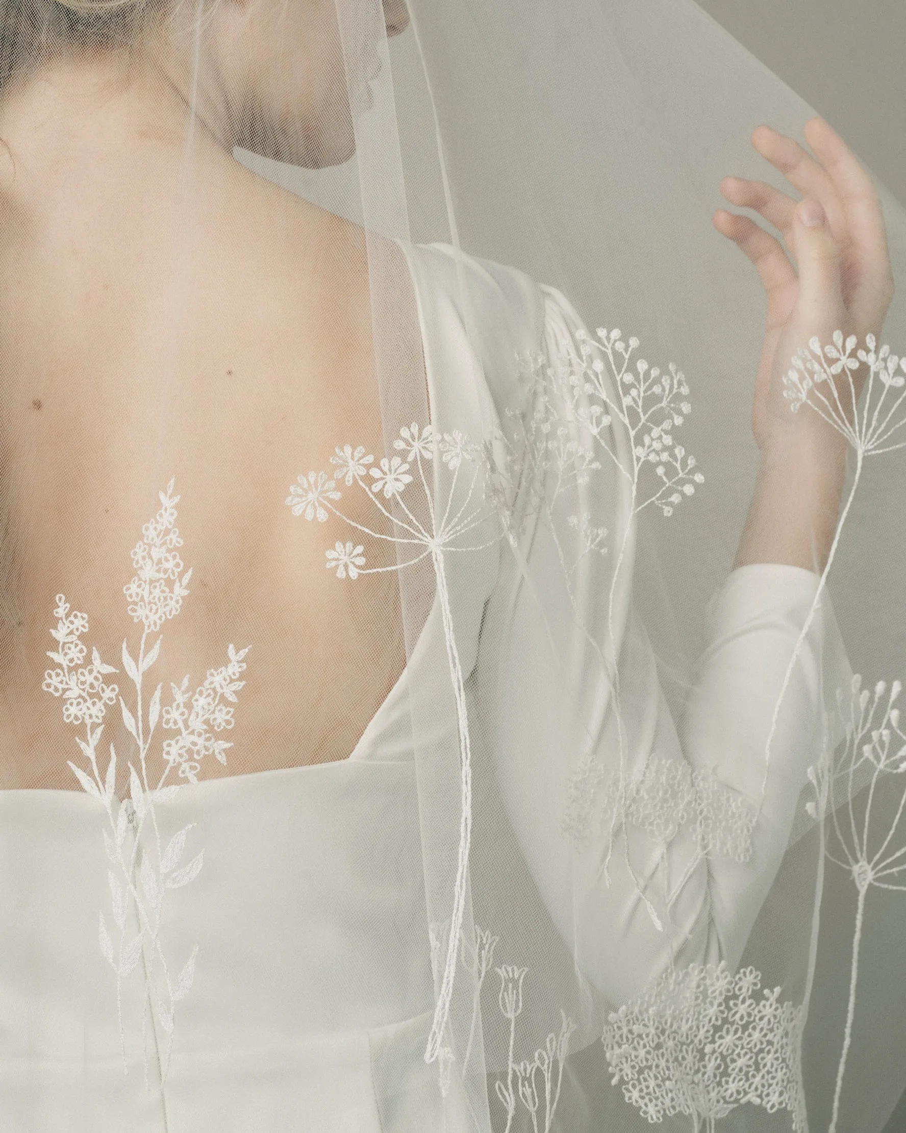RTS.- MEADOW WILDFLOWERS EMBROIDERED VEIL
