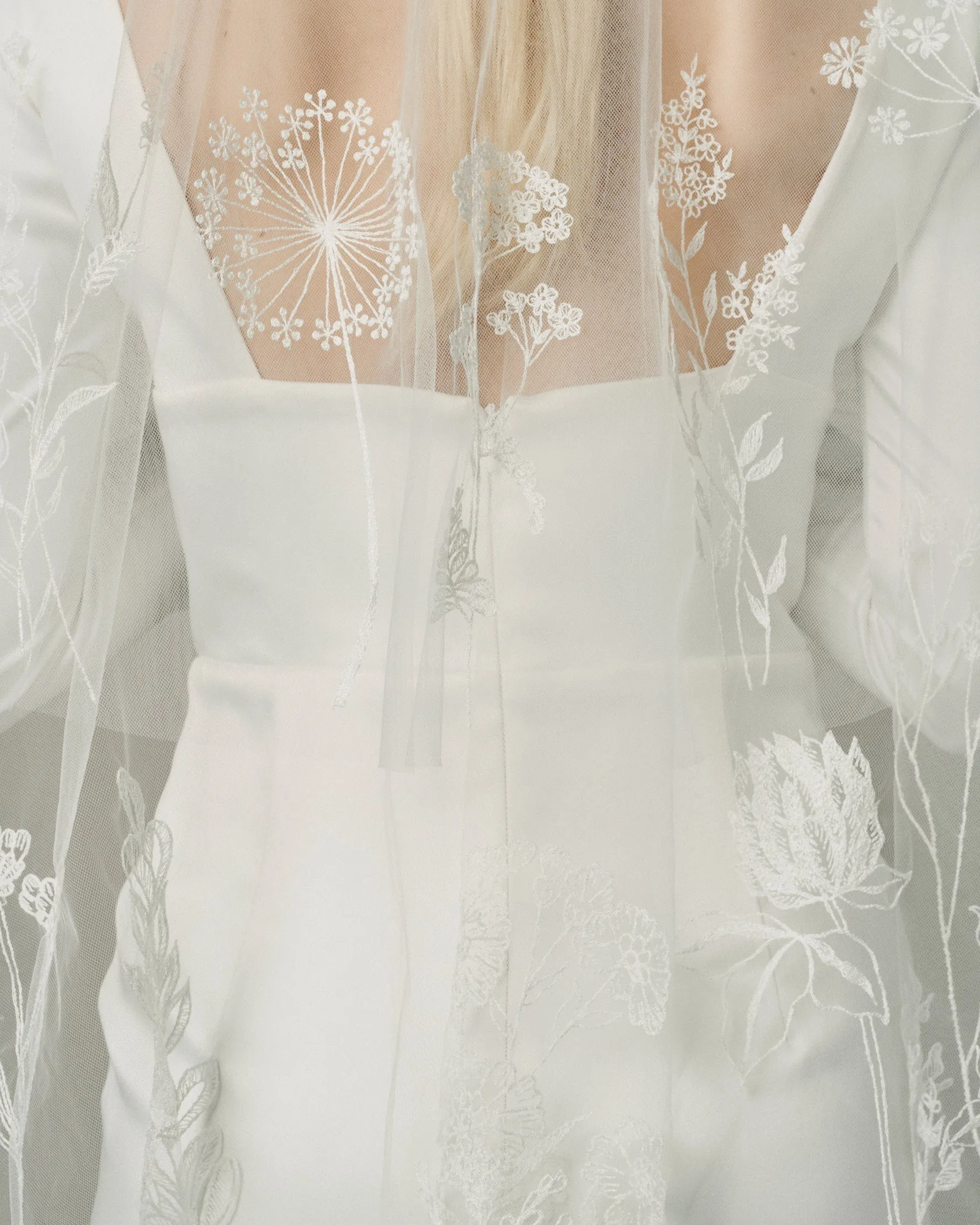 RTS.- MEADOW WILDFLOWERS EMBROIDERED VEIL