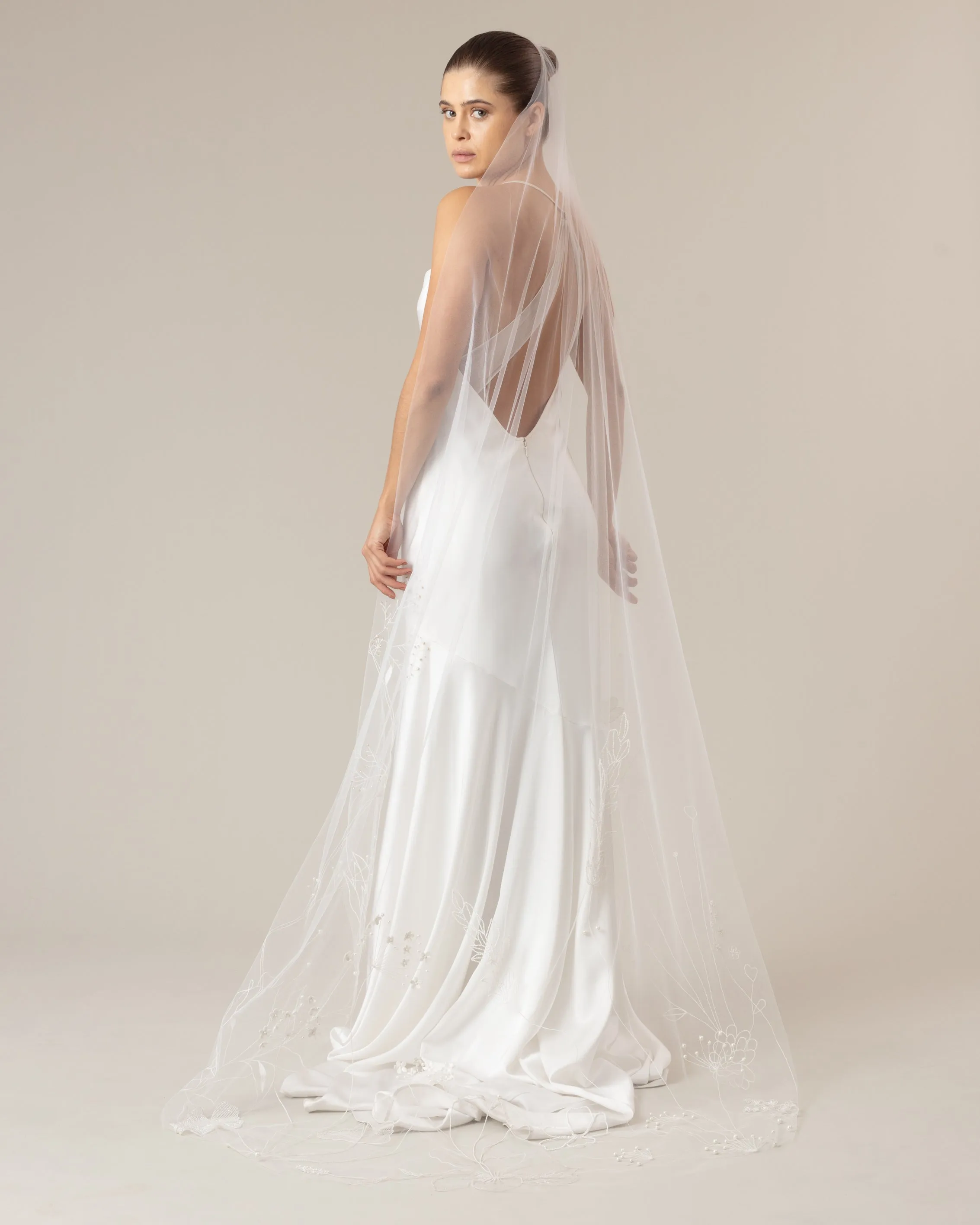 RTS.- TOKYO BEADED EMBROIDERY FLORAL VEIL