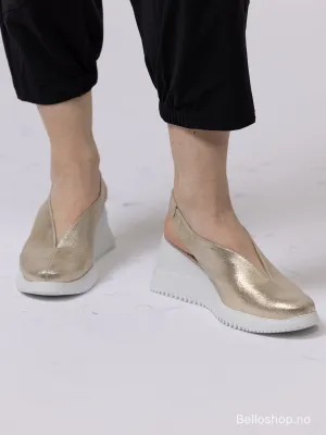 Wonders Gullsandal med slingback og hvit kilesåle